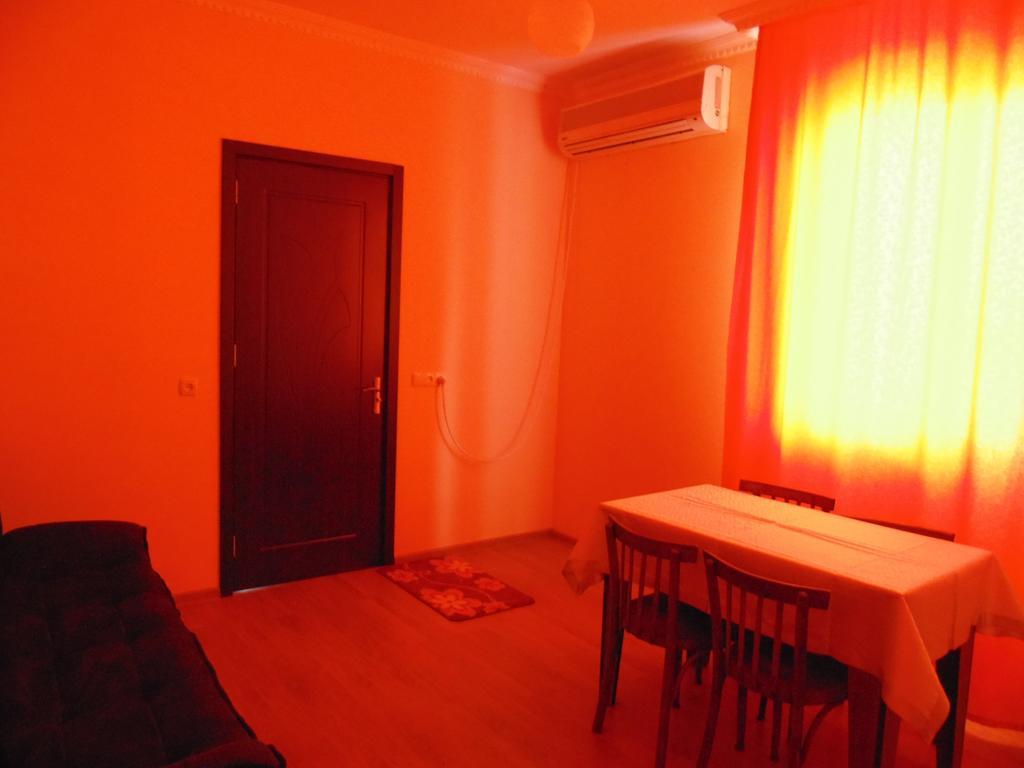 Apartment Merabi Batum Oda fotoğraf