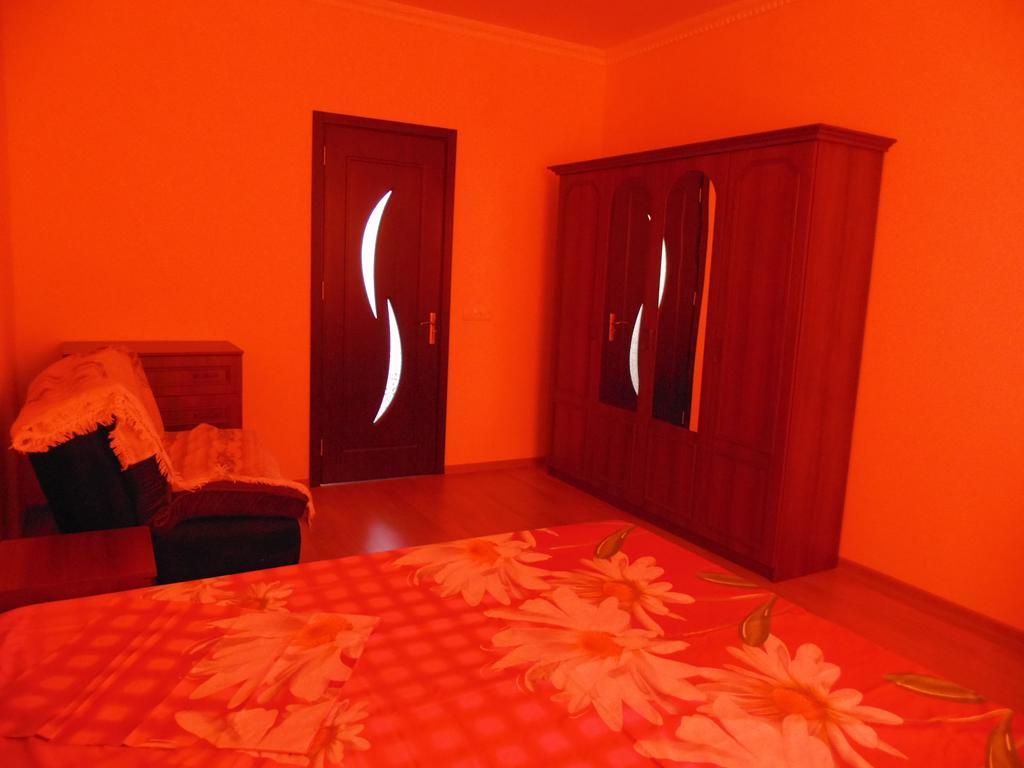 Apartment Merabi Batum Oda fotoğraf